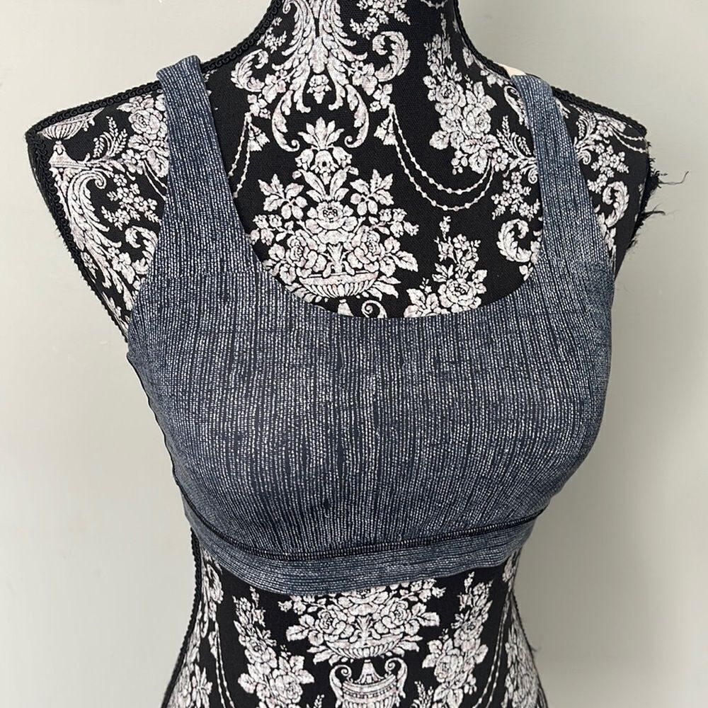 Lululemon size 6 bra